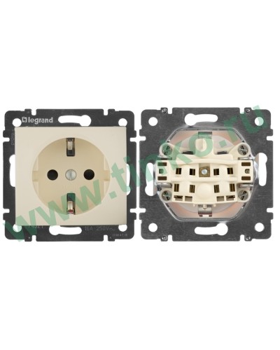 Розетка Valena 2К+3 с защитными шторками, на винтах 16А 250В, слоновая кость (774321). Розетка. LegranD в Смоленске